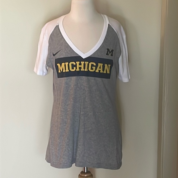 Nike Tops - EUC~Woman’s Nike Medium University Of Michigan V Neck Short Sleeve T~Shirt